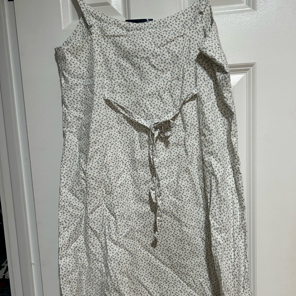 Brandy Melville NWT White Floral Spaghetti Strap Dress - Picture 4 of 4